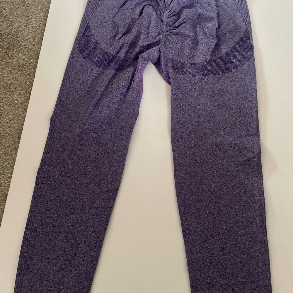 3 pairs of leggings  with but scrunch red, purple and green size small